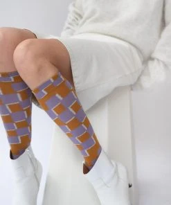 Bonne Maison Kniestrümpfe In Lila Auf Ockergelb