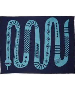 Donna Wilson Snake, Türkis-blaue Kuscheldecke Mit Schlangenmotiv SALE